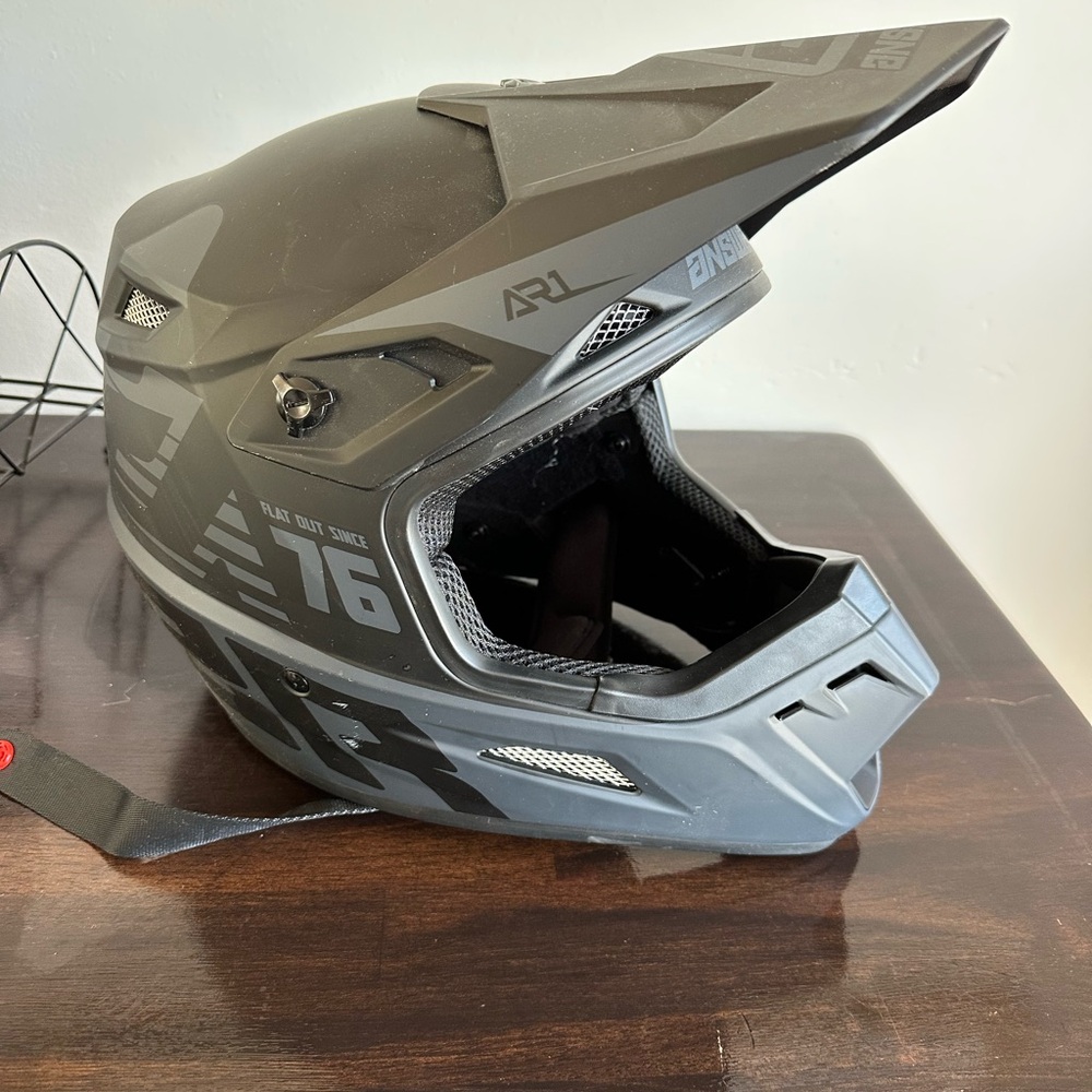 YOUTH Matte Black Full-Face Helmet